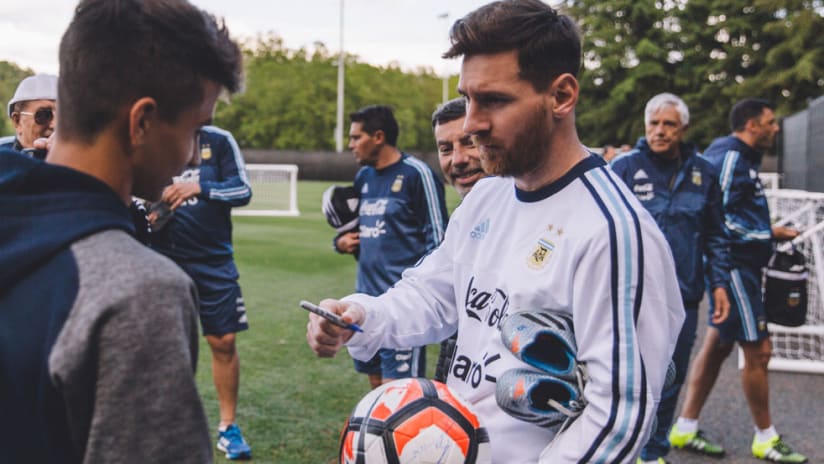Sounders academy kids train with Lionel Messi