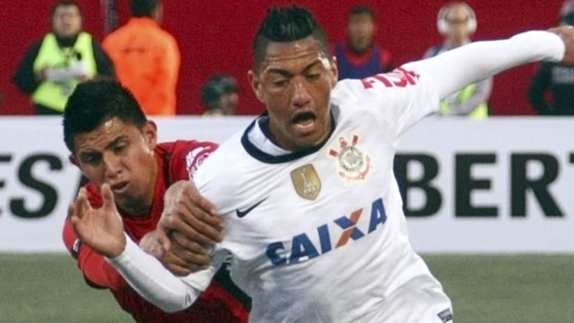 Tijuana's Joe Corona battles Corinthians' Ralf de Souza