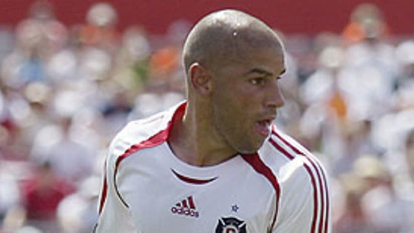 Chris Armas will remain the captain of the Chicago Fire for the 2007 season.