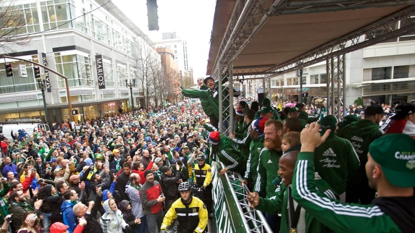 Portland Timbers MLS Cup Parade - Crowd/Bus shot