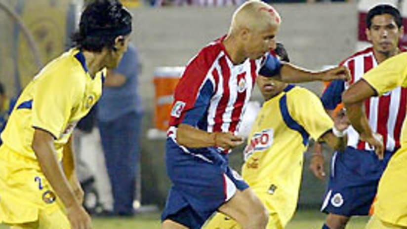 'Bofo' y Chivas de Guadalajara se enfrentaron al America en L.A.