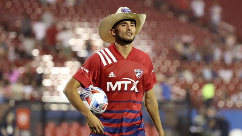 Ricardo Pepi dons cowboy hat after hat trick vs. LA