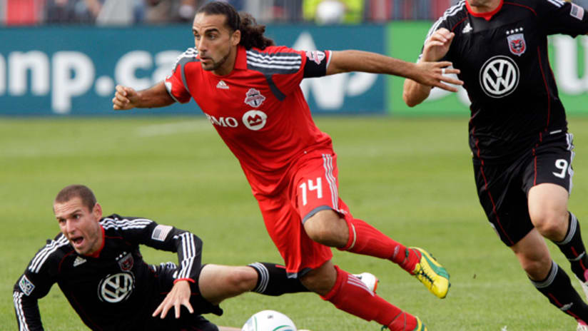 Dwayne De Rosario makes two D.C. United defenders look silly in a loss in September.