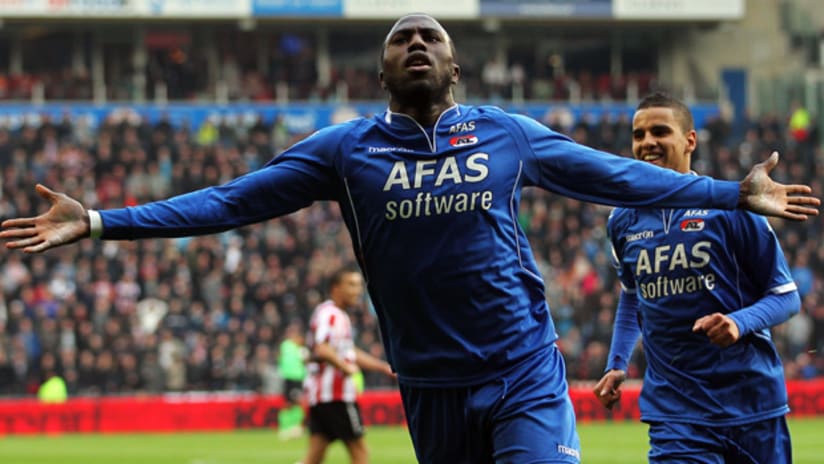 Jozy Altidore scores against PSV