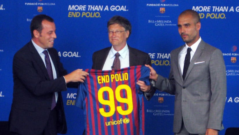 Barcelona's Pep Guardiola (right) presents Bill Gates with a Barelona "End Polio" jersey.