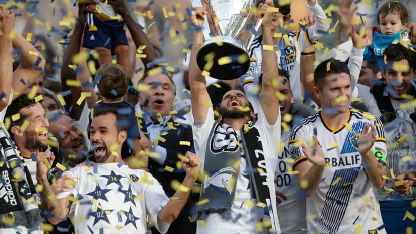 FOR EMBED: Landon Donovan lifts 2014 MLS Cup