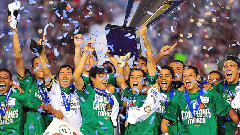 Mexico celebrate winning 2012 Gold Cup final