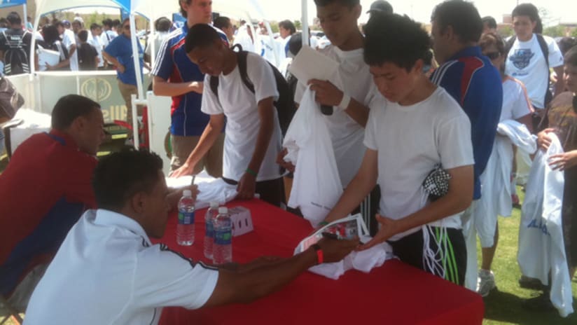Daniel Hernandez (left) and David Ferreira sign autographs at Sueno MLS 2011 - presented by Allstate in Dallas.
