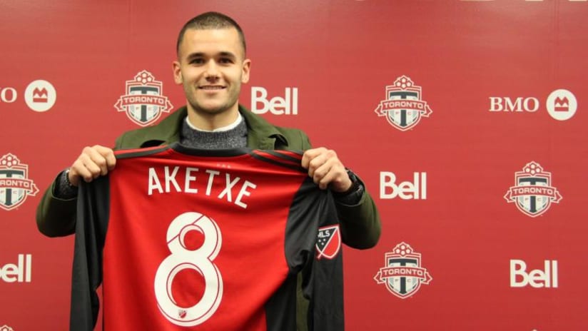 Ager Aketxe - Toronto FC - jersey pose at signing
