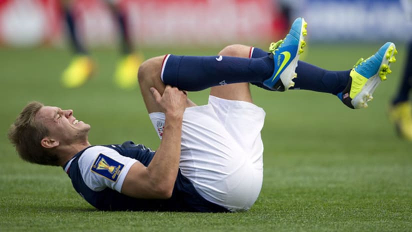 Stuart Holden comes up injured in the Gold Cup final
