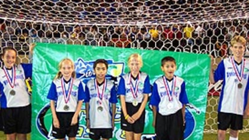 From left to right: Kendra Gillio, Taylor Rohde, Sammy Chinchilla, Leah Sparks Jason Romero and Evan Akeman were all 2004 Earthquakes DPS Team Champions.