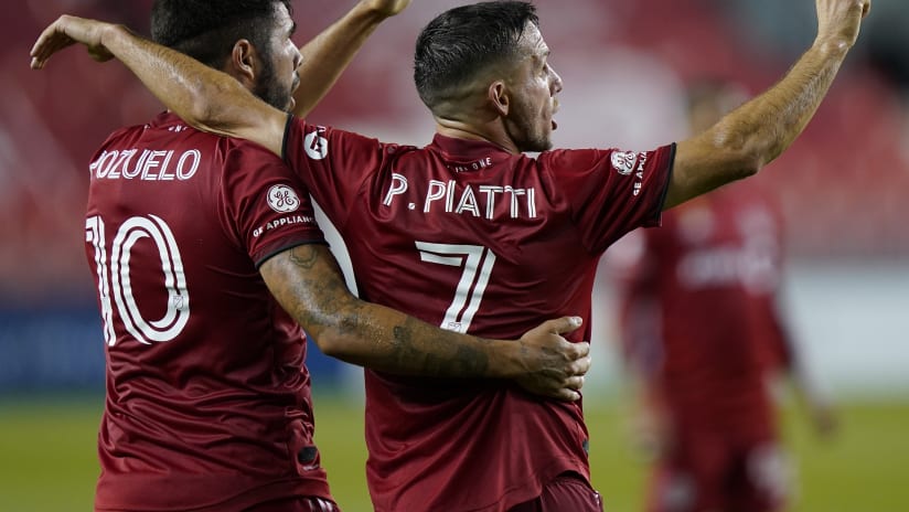 Alejandro Pozuelo and Pablo Piatti react to Toronto penalty