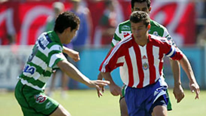 Ramon Ramirez (R) couldn't lead the Chivas Select Team to victory.