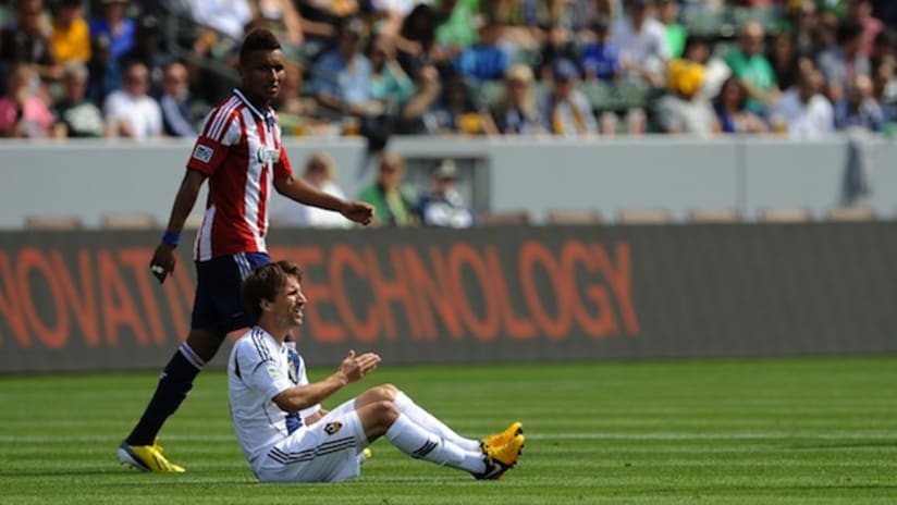 Mike Magee on the ground next to Juan Agudelo