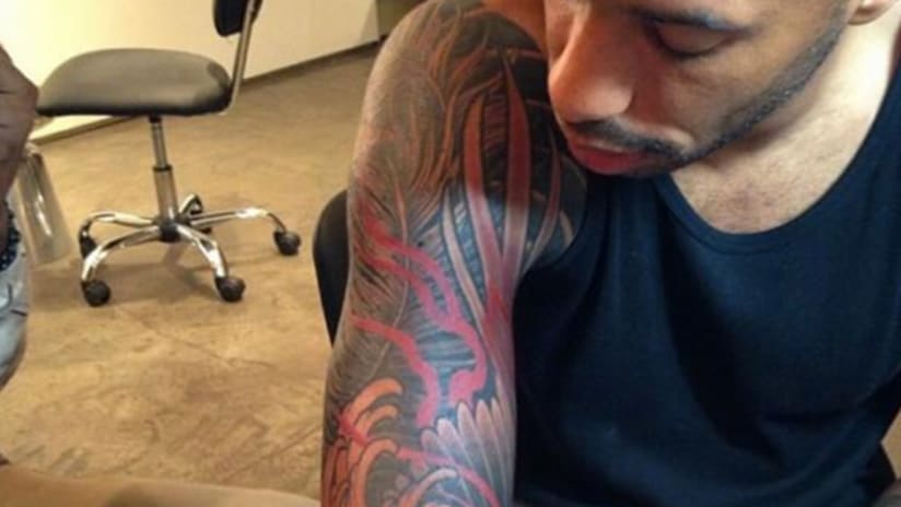 Thierry Henry gets new tattoo