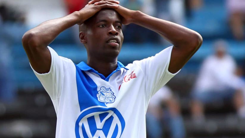 DaMarcus Beasley's injury just a knock, will be available for Puebla vs. Pumas.