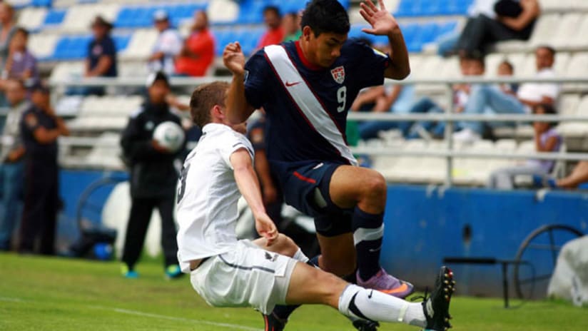 US's Mario Rodriguez jumps over a New Zealand defenders in 0-0 draw in U-17 World Cup, June 25, 2011.