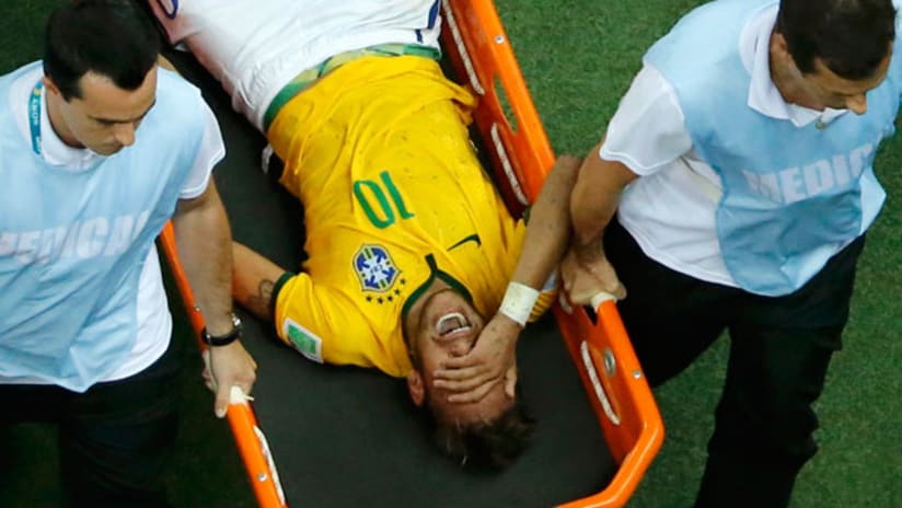 Neymar comes off field in a stretcher (July 4, 2014)