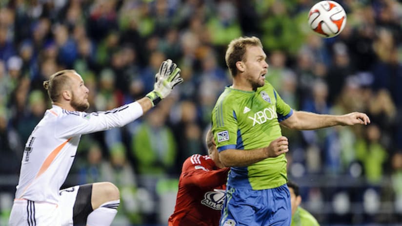 Chad Marshall and Stefan Frei (Seattle Sounders) defend an aerial ball against FC Dallas