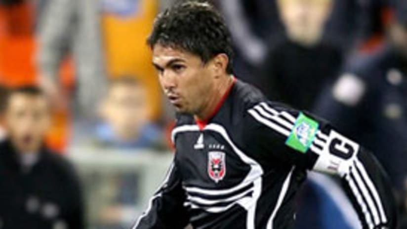 El boliviano Jaime Moreno felicito al Revolution por llegar a la Copa MLS.