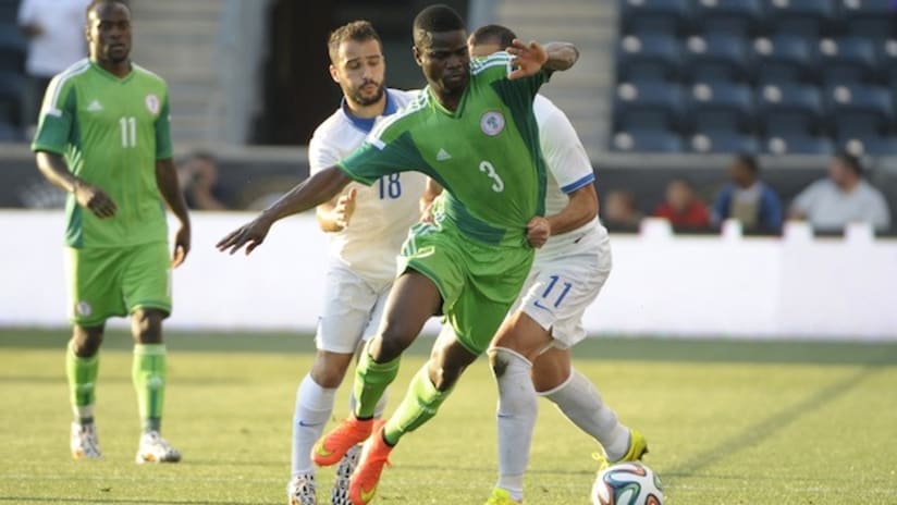 Nigeria's Elderson tries to go by two Greek players