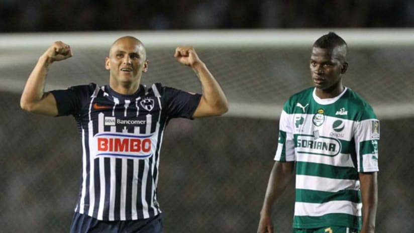 Humberto Suazo celebrates his first goal in the CCL final against Santos Laguna