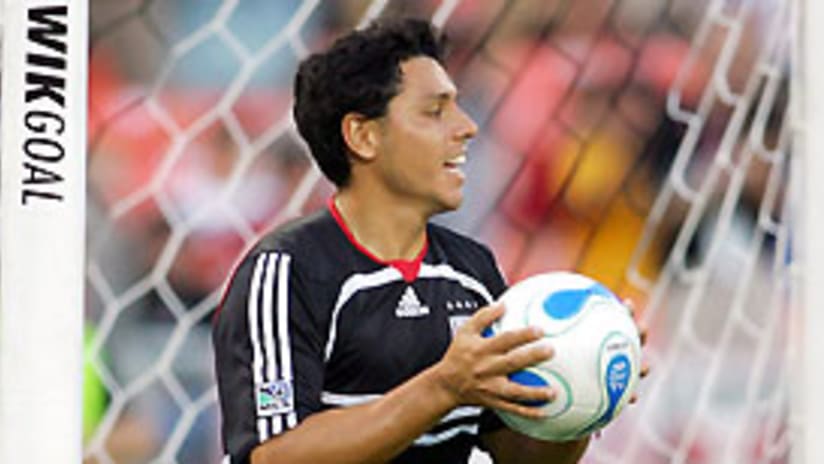 Christian Gomez and D.C. United will face CD Guadalajara in the semis.