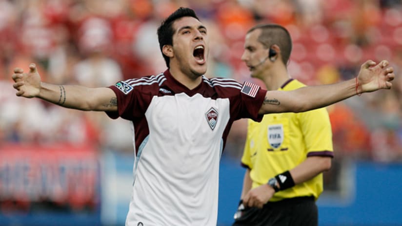 Martin Rivero celebrates after first goal against FCD