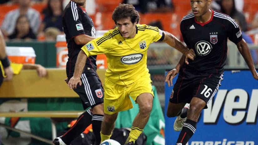 Guillermo Barros Schelotto's 7th goal of the season handed the Crew a second win over DC this week.