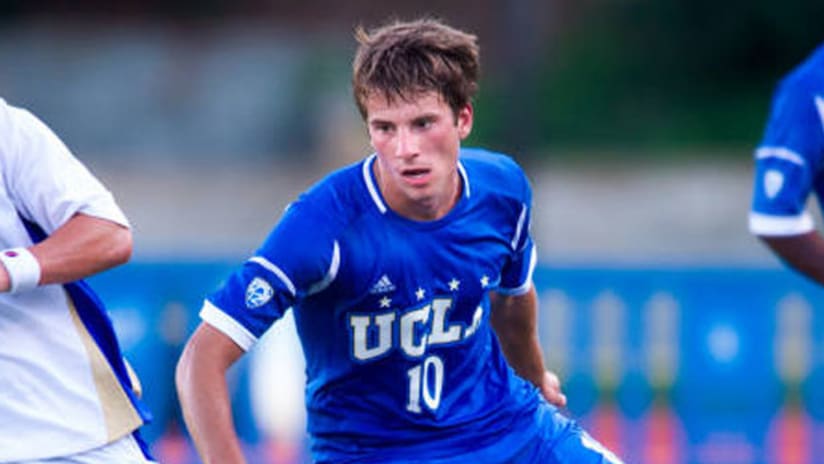 Leo Stolz, UCLA, defending