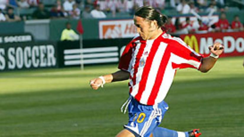 Hector Cuadros es el maximo goleador del equipo rojiblanco.