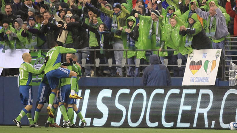 The Sounders scored two first-half goals to defeat Union, 2-0.