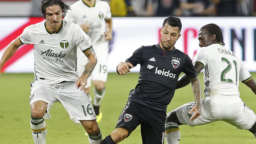 Luciano Acosta - splits defenders - Valentin and Chara