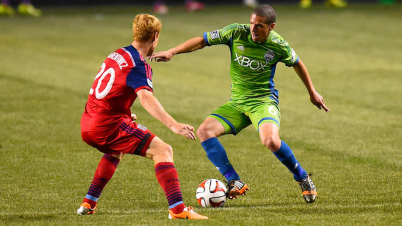 Jeff Larentowicz (Chicago Fire) defends against Osvaldo Alonso (Seattle Sounders)