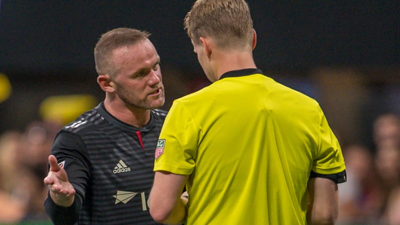 Wayne Rooney - Referee - calm discussion