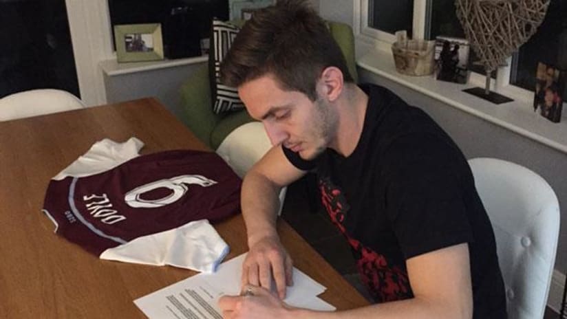 Kevin Doyle signs for the Colorado Rapids