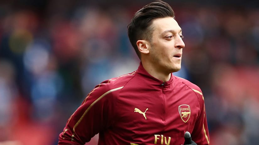 Mesut Ozil - Arsenal - warmup top