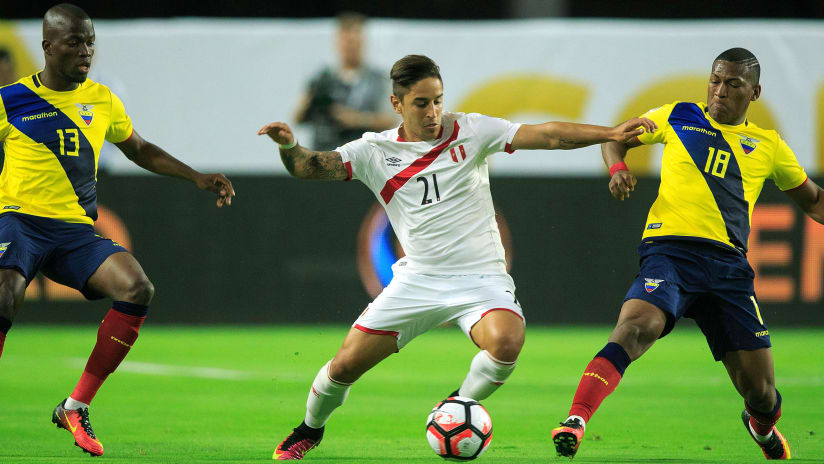 Alejandro Hohber - Peru - dribbles between Ecuador's Enner Valencia and Carlos Gruezo - Copa America Centenario