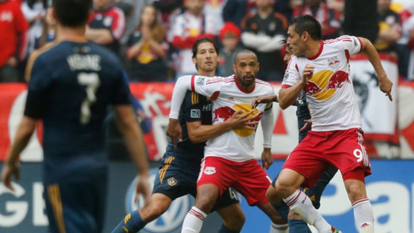 Omar Gonzalez and Thierry Henry battle