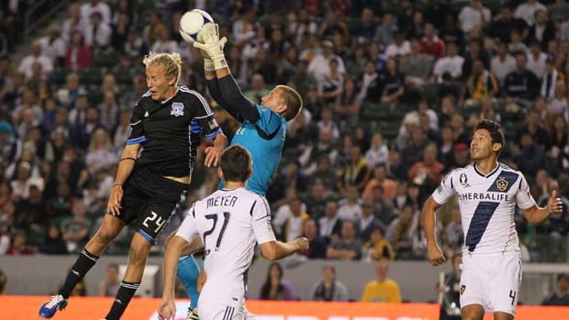 Josh Saunders catches the ball in front of Steven Lenhart