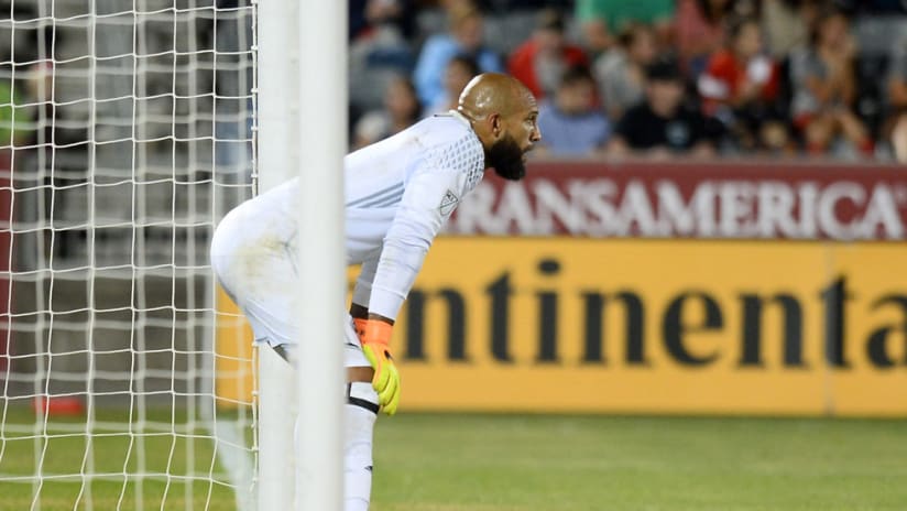 Tim Howard - Colorado Rapids - Stares out from goal - Side angle