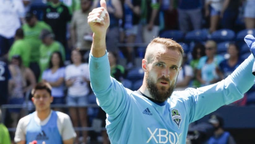 Sounders GK Stefan Frei gives thumbs up to CenturyLink crowd