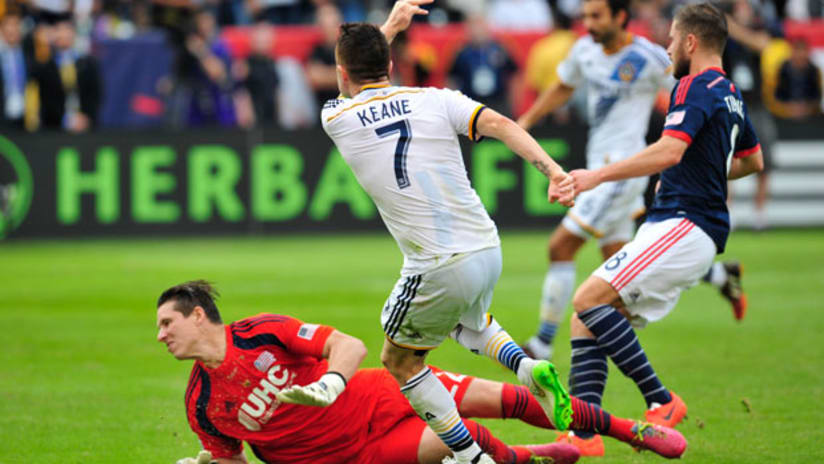Robbie Keane scores against New England Revolution in MLS Cup