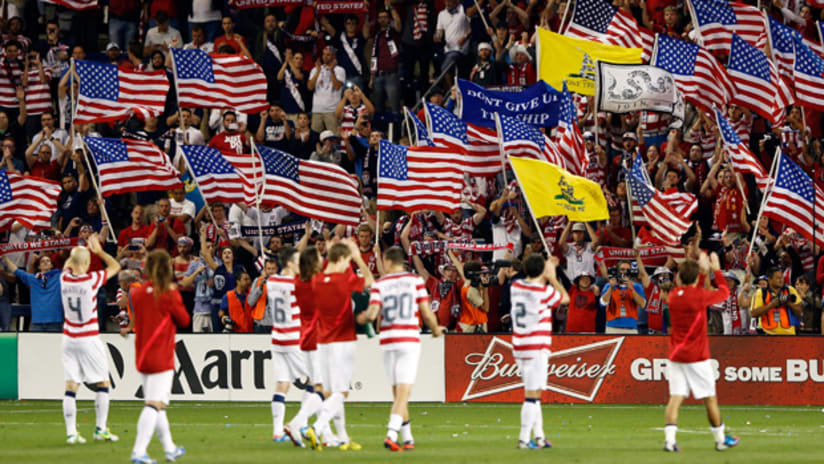 United States players applaud Livestrong Sporting Park crowd