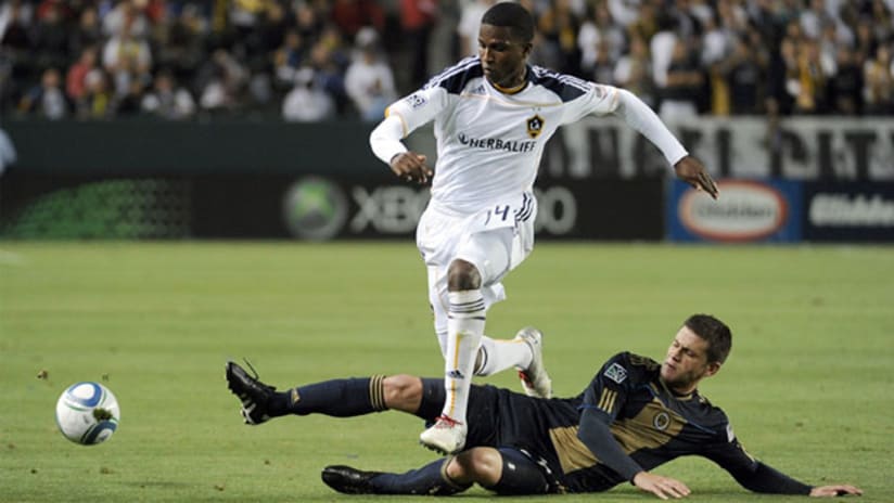 The Galaxy's Edson Buddle (14) is one of six forwards named to the US preliminary 30-man roster.