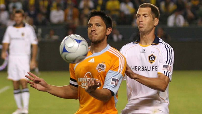 Houston's Brian Ching (left) battles LA's Gregg Berhalter during the 2009 Western Conference Championship.