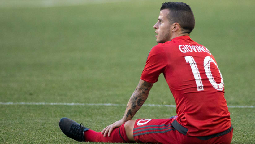 Sebastian Giovinco - Toronto FC - Sitting on the field after injury