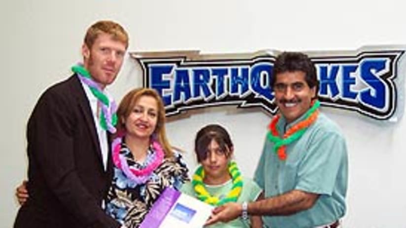 Alie Vandaie (right) and his family meet Earthquakes President and General Manager Alexi Lalas.