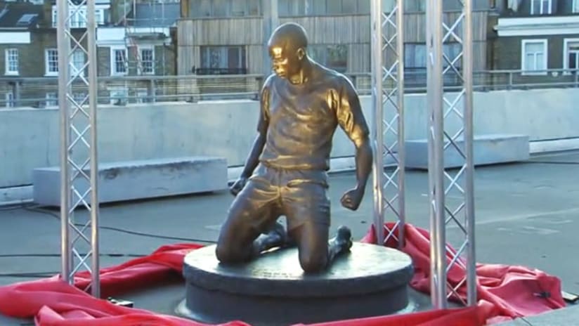Thierry Henry statue at Arsenal