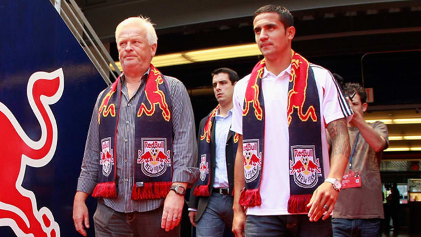 Hans Backe and Tim Cahill